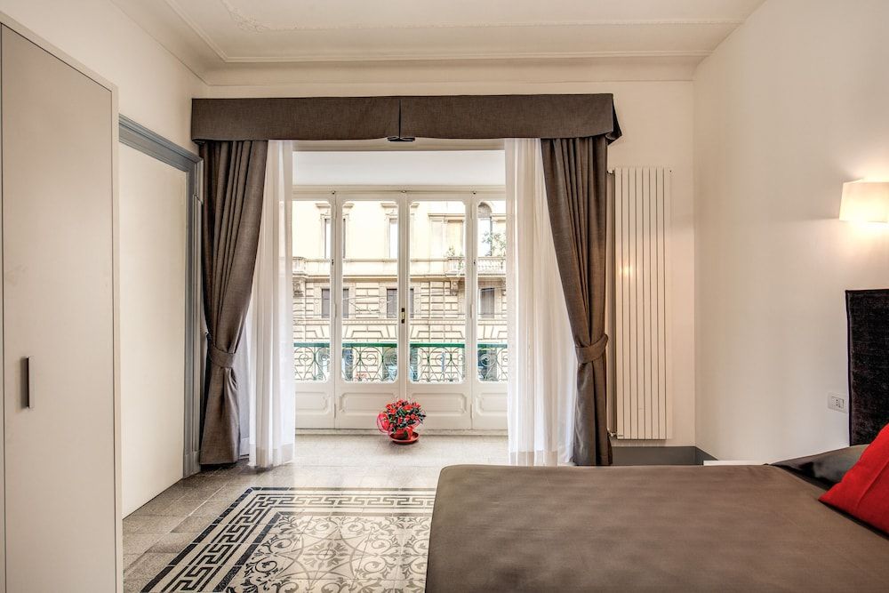 Feronia Guest House Deluxe Double or Twin Room Carolina 9