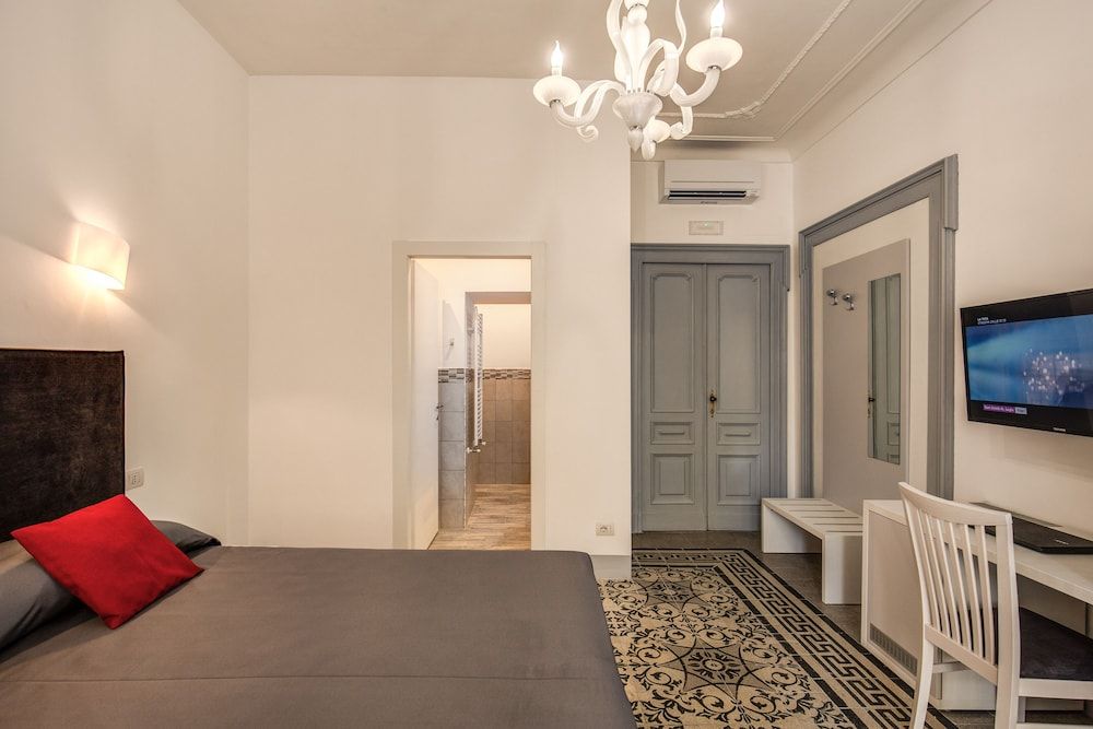 Feronia Guest House Deluxe Double or Twin Room Carolina 10