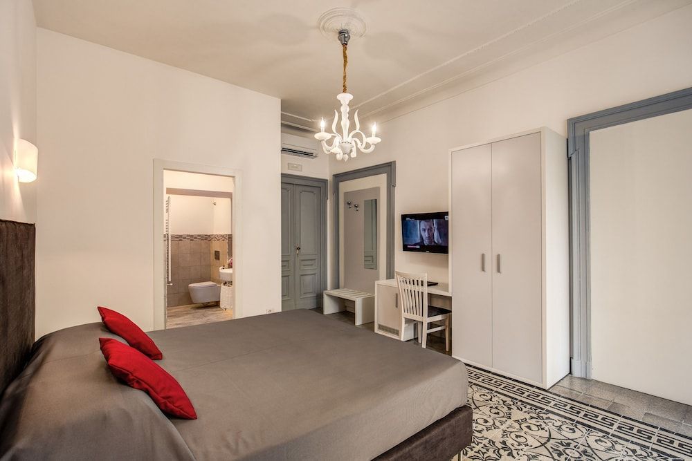 Feronia Guest House Deluxe Double or Twin Room Carolina 2