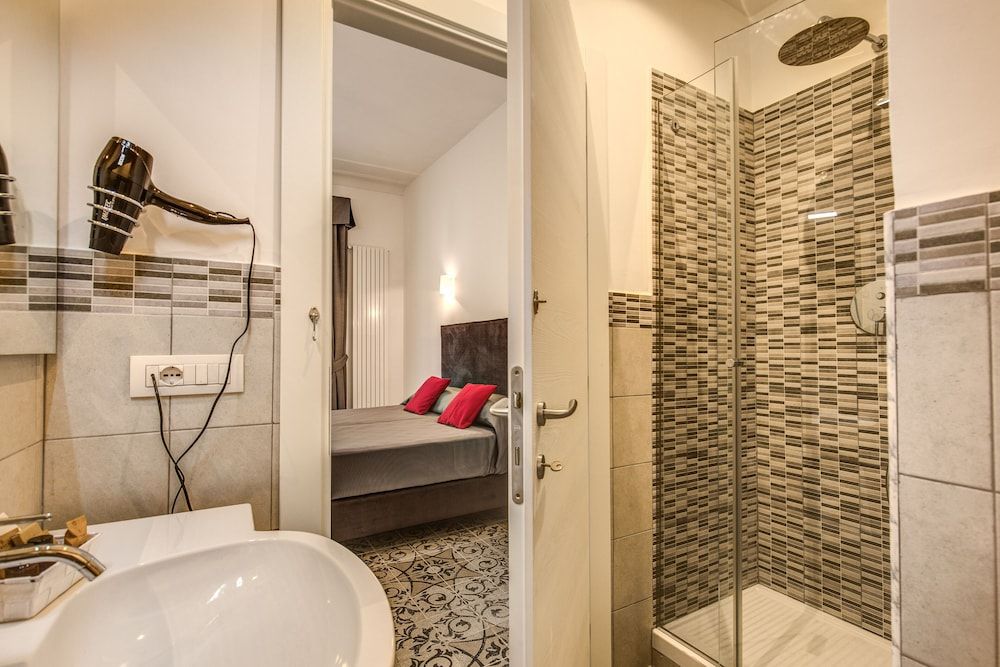 Feronia Guest House Deluxe Double or Twin Room Carolina 7