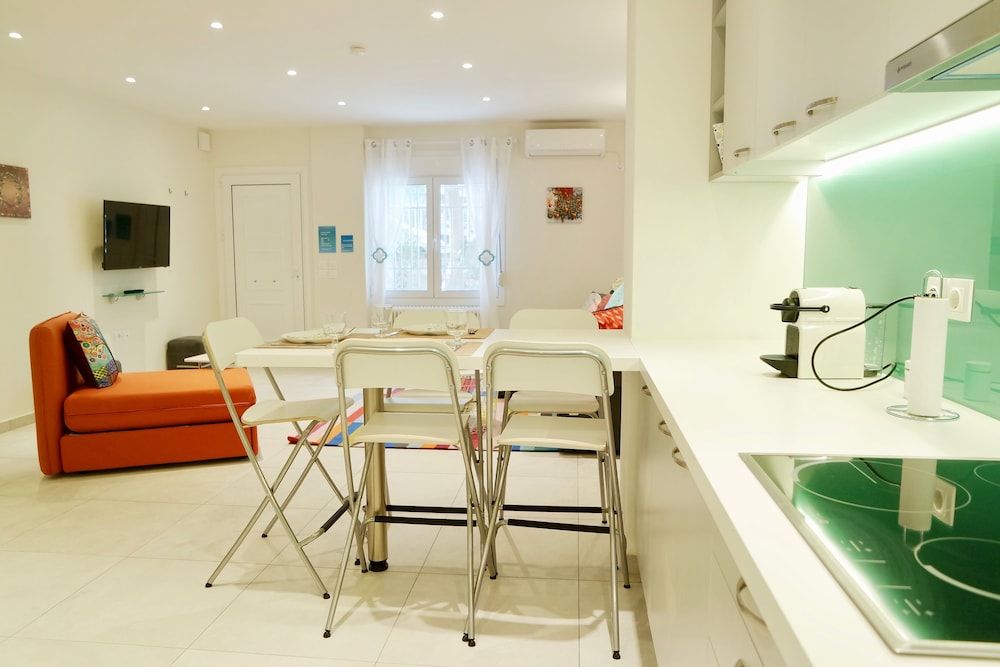 Hilton Area - Renovated Apartment close to Metro Apartment 19