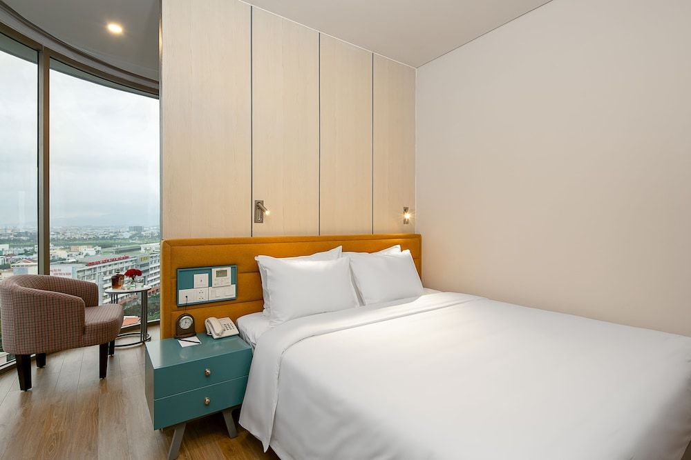 Junior Suite, 1 King Bed, City View
