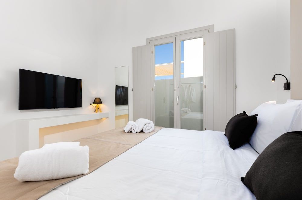 undefined SERAPIAS SUITES 8
