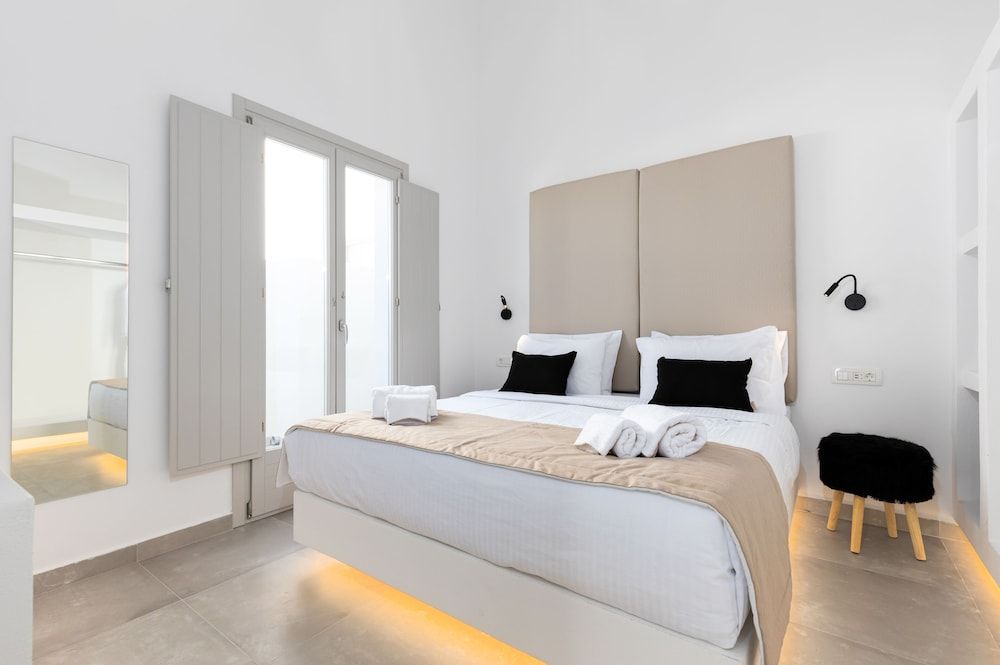 undefined SERAPIAS SUITES