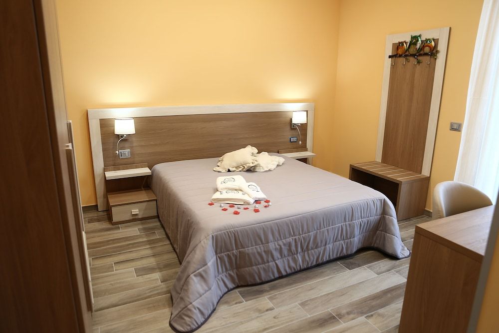 Villa Magiola Family Apartment, 2 Bedrooms, Balcony, Garden View (CALLIOPE) 3