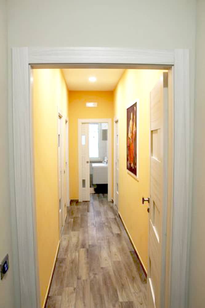 Villa Magiola Family Apartment, 2 Bedrooms, Balcony, Garden View (CALLIOPE) 6