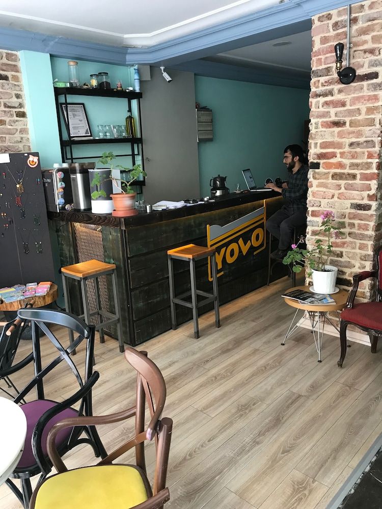 undefined Yolohostel 8