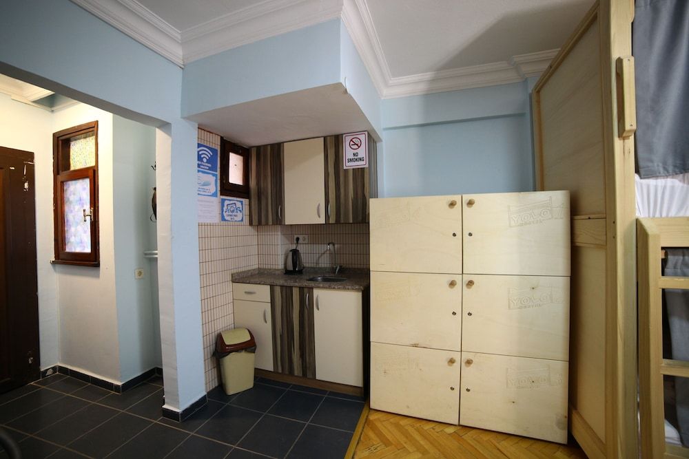 Yolohostel Deluxe Shared Dormitory, Multiple Beds, Garden View 5