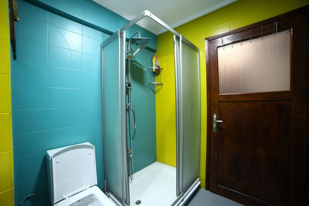 Yolohostel Deluxe Shared Dormitory, Multiple Beds, Garden View 2