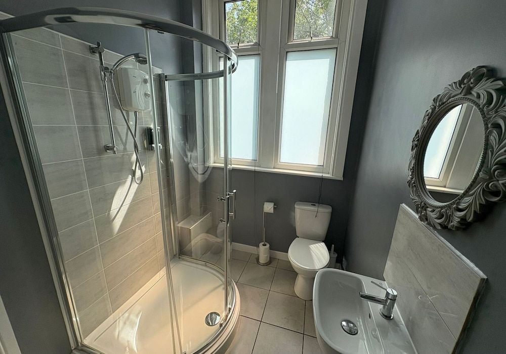 Hotel Anfield Family Suite, Ensuite 6