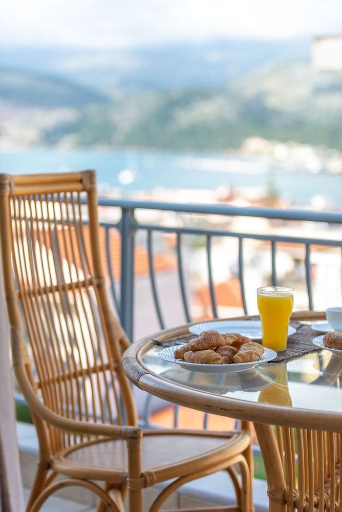 Elegant Living Apartment, 2 Bedrooms, City View 10