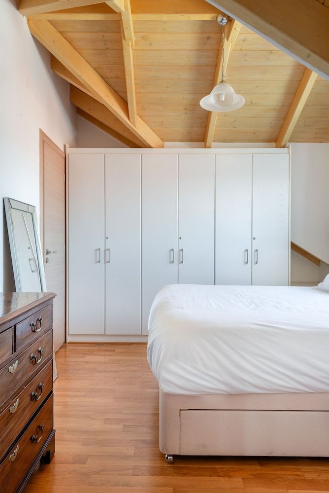 Elegant Living Apartment, 2 Bedrooms, City View 3