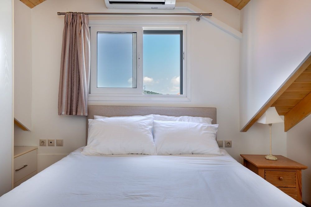 Elegant Living Apartment, 2 Bedrooms, City View 8