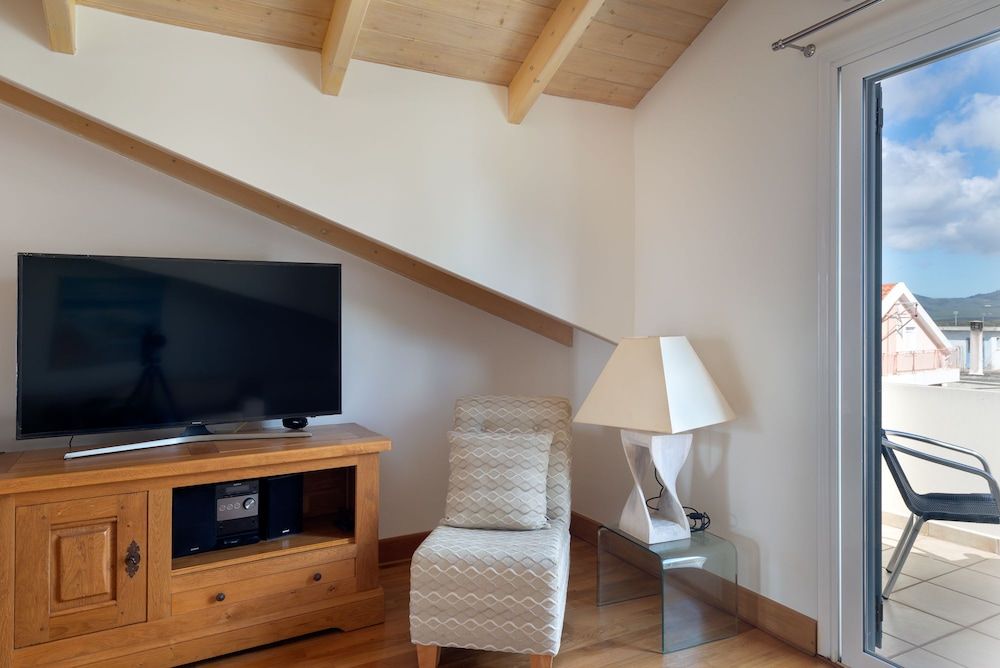 Elegant Living Apartment, 2 Bedrooms, City View 17