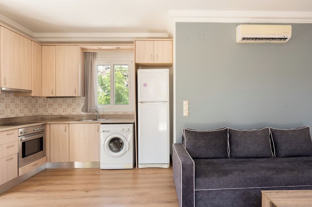 Elegant Living Apartment, 1 Bedroom, City View 15