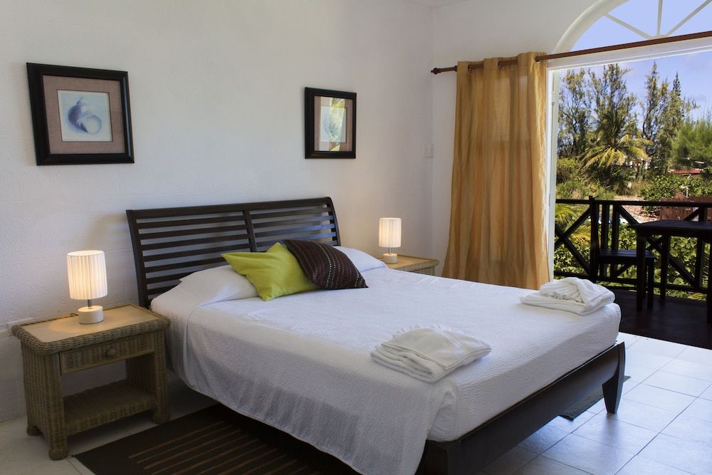 Ocean Spray Apartments Studio, 1 Queen Bed, Kitchenette, Garden View 2