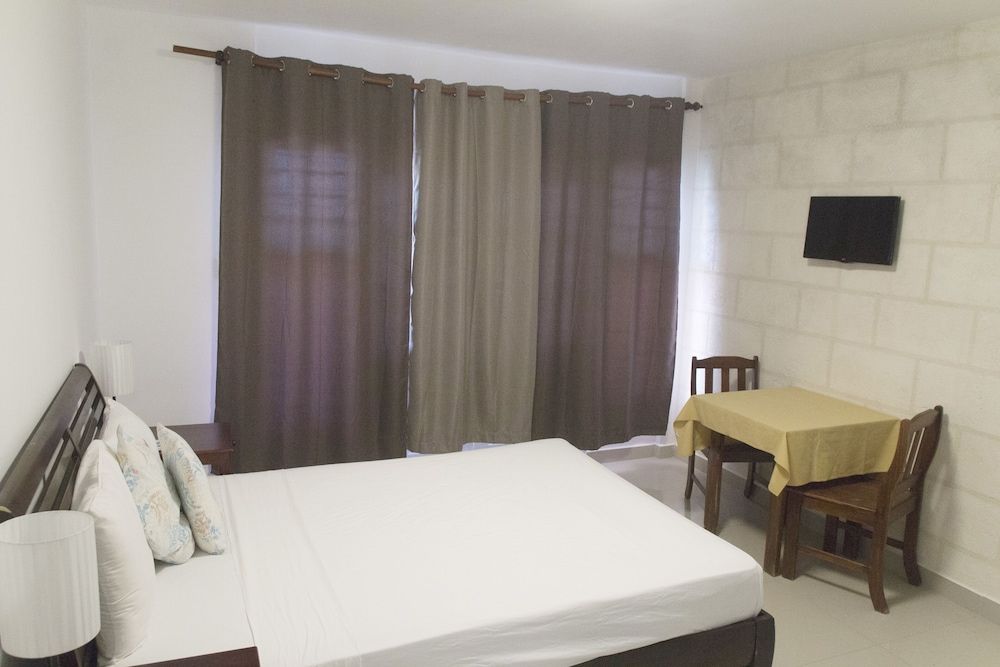 Ocean Spray Apartments Studio, 1 Queen Bed, Kitchenette, Garden View 4