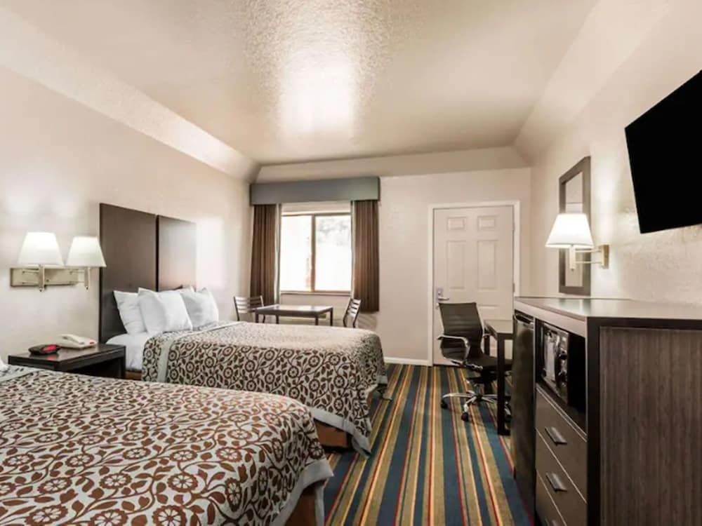 Royal Relax Inn Basic Double Room 4