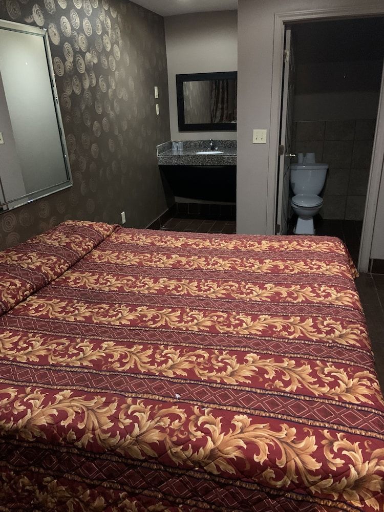 Royal Relax Inn Standard Room, 1 King Bed 3