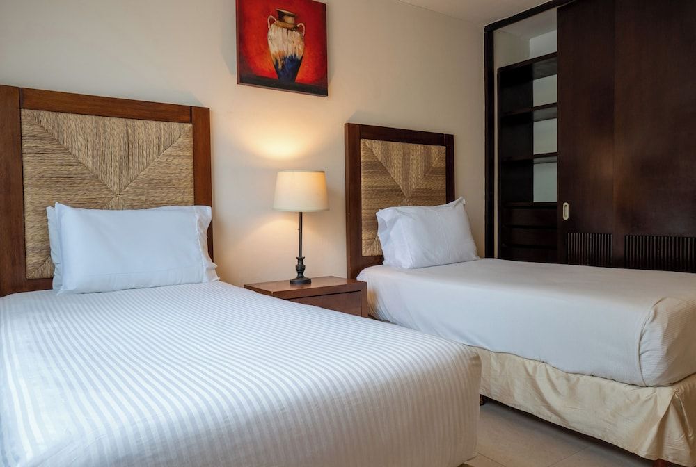 Pueblito Escondido Beachside Comfort Apartment, Private Pool, Beachside 2