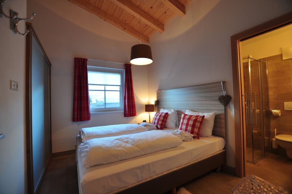 Luxury Apartment, 3 Bedrooms, Balcony, Mountain View (Excl. 215 EUR cleaning fee)