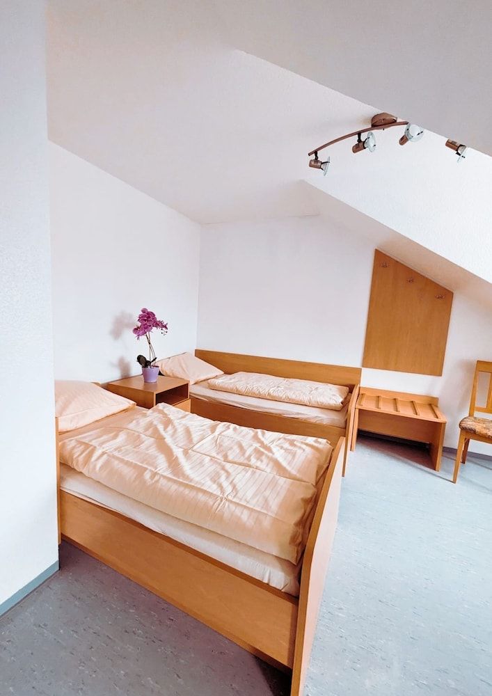 Gasthof Kirchberger Basic Twin Room, Private Bathroom, Courtyard View 2