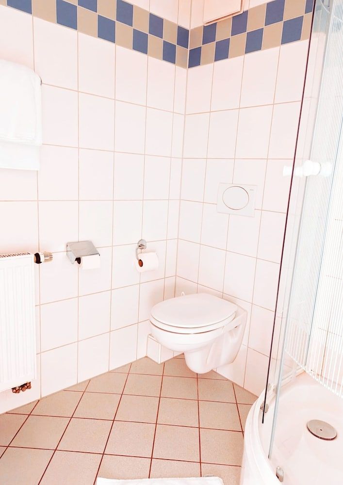 Gasthof Kirchberger Basic Twin Room, Private Bathroom, Courtyard View 3