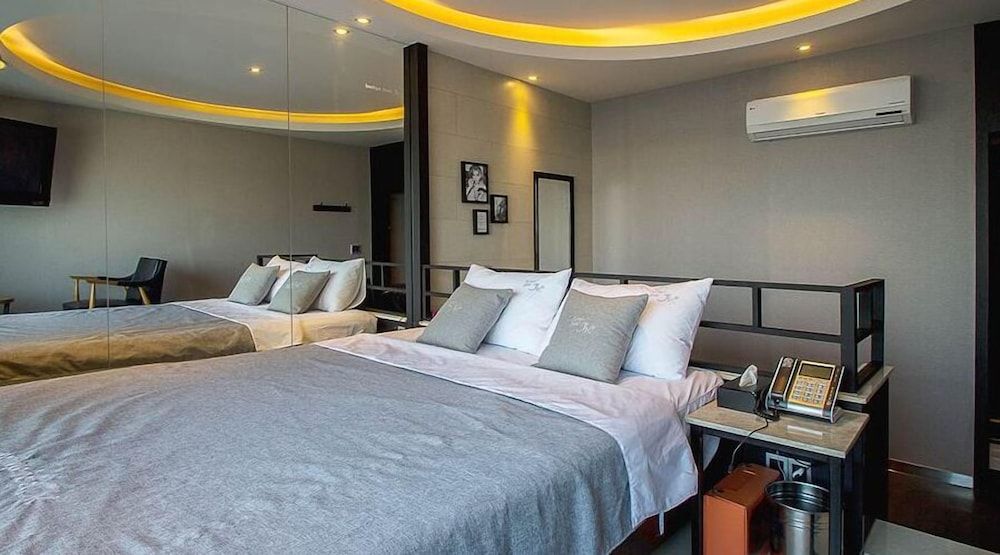 JK Hotel Standard Room 3