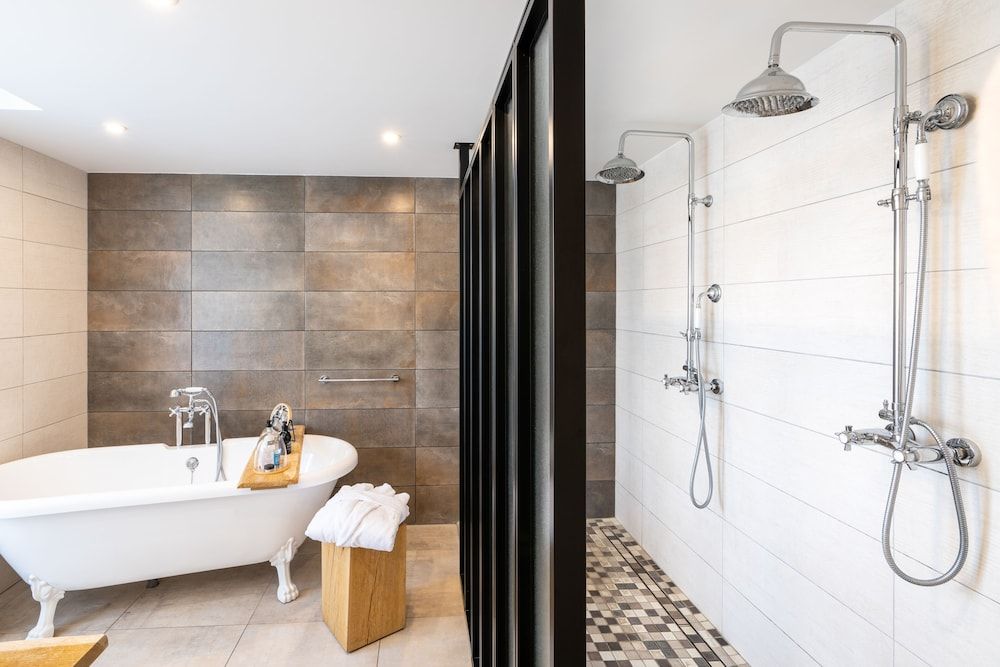 Les Jardins de Coppelia Classic Suite, 1 King Bed, Bathtub (Roomy Suite) 5