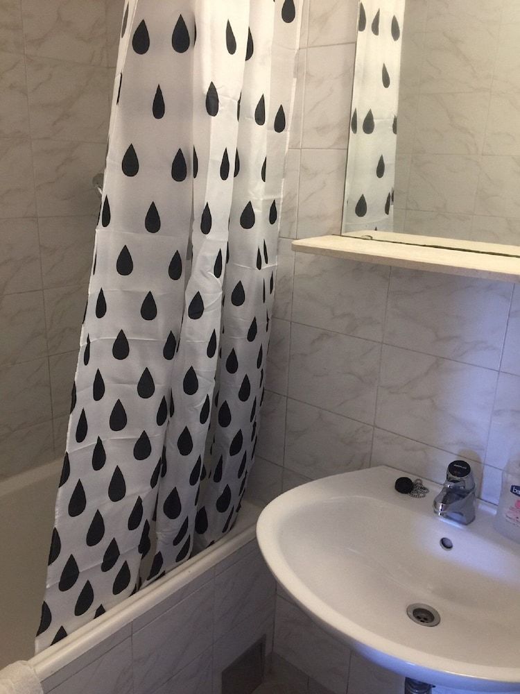 undefined Katarina Rooms 8