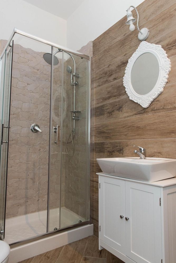 Maison la Mitra Deluxe Quadruple Room 8