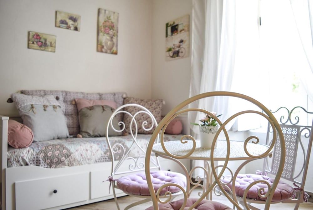 Maison la Mitra Deluxe Quadruple Room 2