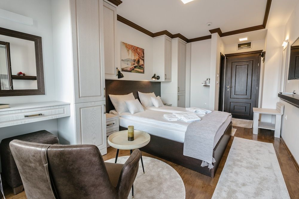 Villa Varosh Standard Double Room, Lake View 3