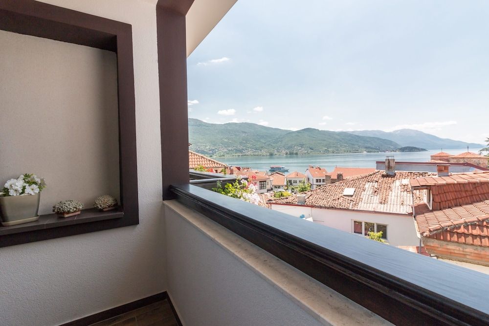 Villa Varosh Standard Double Room, Lake View 4