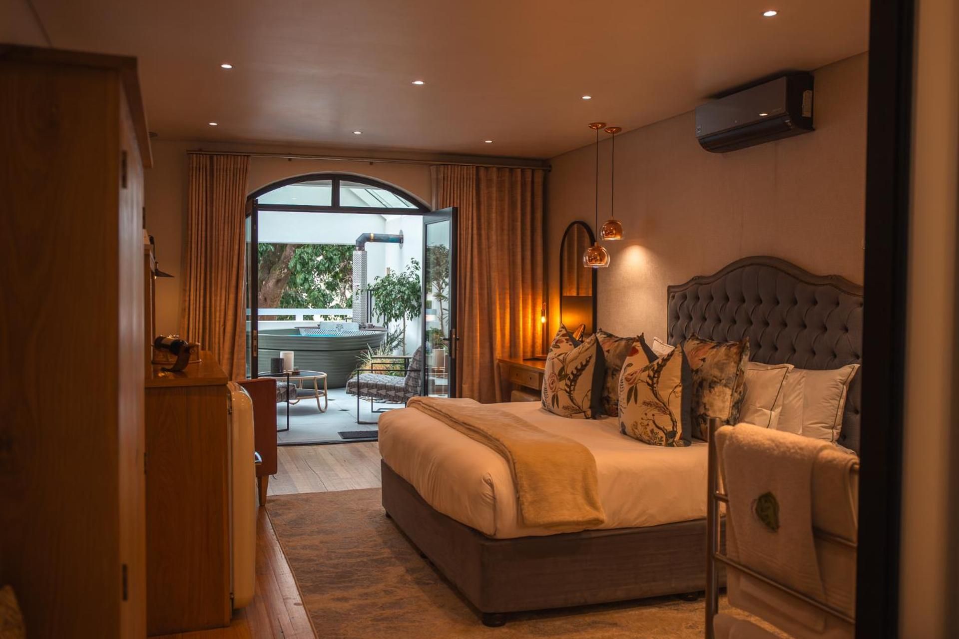 Suite with Hot Tub