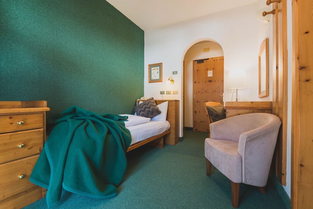 Single Room, Mountain View