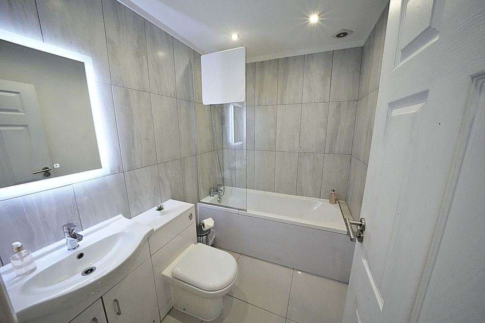 The Hatton Apartments Deluxe Apartment, 1 King Bed with Sofa bed, Garden View (APT 3) 7