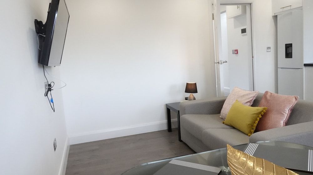 The Hatton Apartments Elite Apartment, 1 Bedroom, Garden View (APT 4) 14