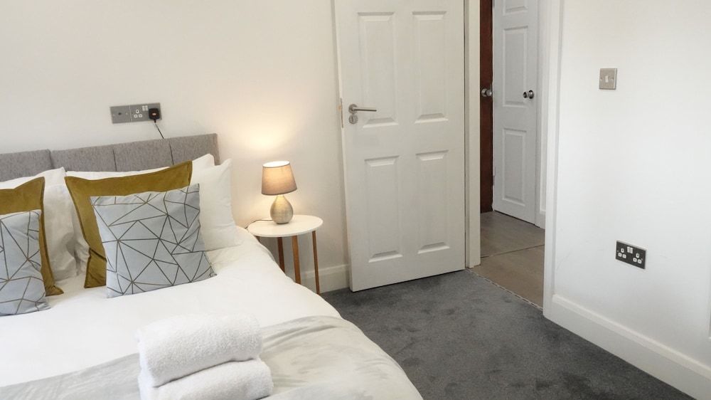 The Hatton Apartments Elite Apartment, 1 Bedroom, Garden View (APT 4) 10