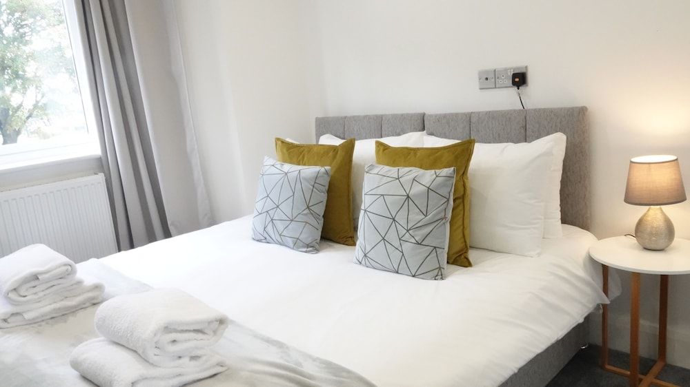 The Hatton Apartments Elite Apartment, 1 Bedroom, Garden View (APT 4) 2