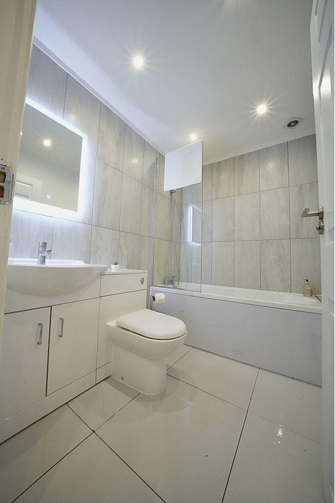 The Hatton Apartments Deluxe Apartment, 1 King Bed with Sofa bed, Garden View (APT 3) 6