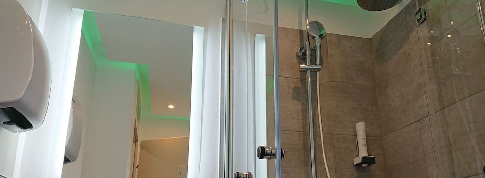 Pension Elisabeth - Rooms & Apartments Economy Double Room, Shared Bathroom 3