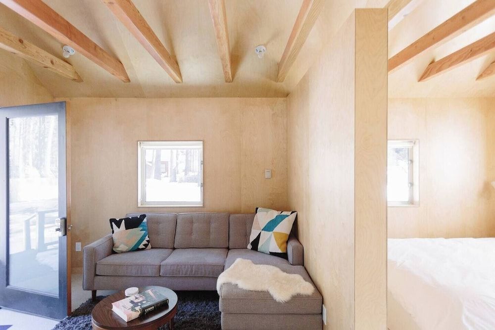 Colorado Lodge Design Cabin, 1 Queen Bed, Garden View (C5) 4