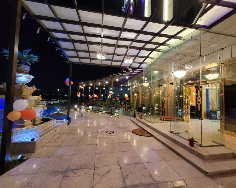 undefined Camphor Hotel 4