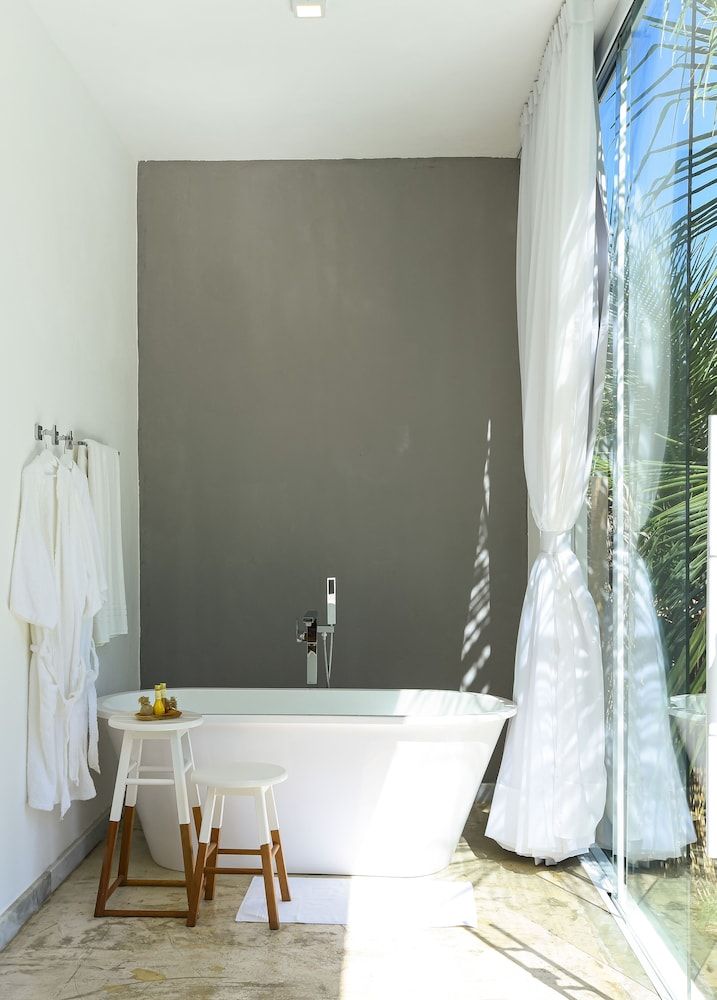 Luxury Room, 1 King Bed, Bathtub, Sea View