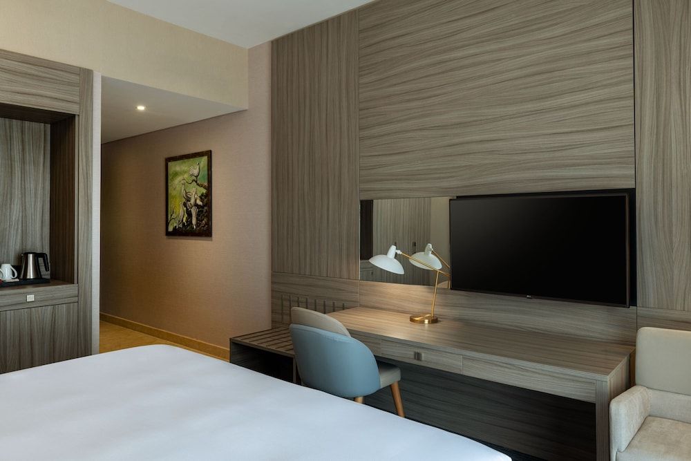 Four Points by Sheraton Production City, Dubai Standard King Bed, (Comp. Shuttle to DMCC Metro, Marina Mall & JBR, 20% off on F&B outlet)