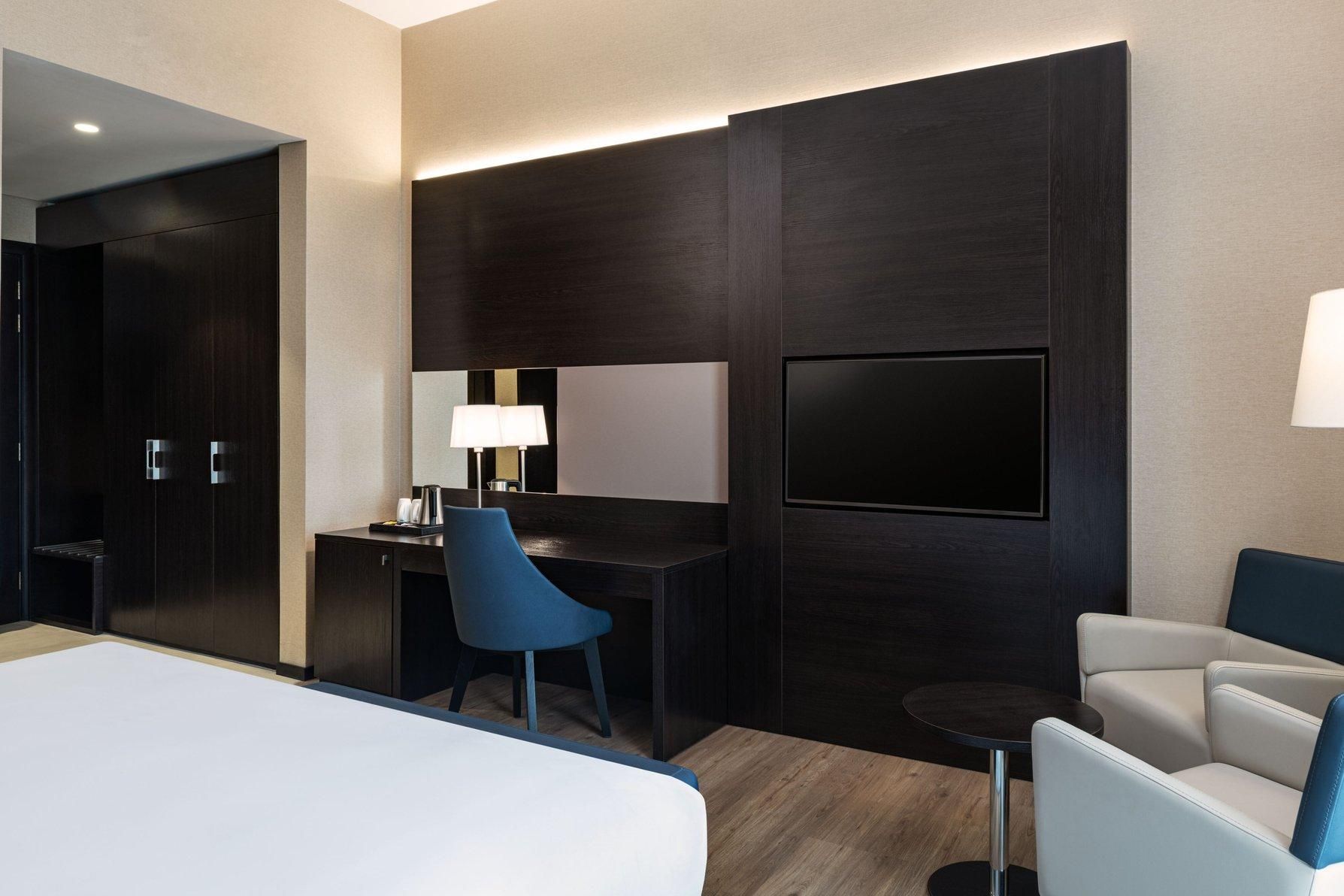 undefined Four Points by Sheraton Production City, Dubai 5