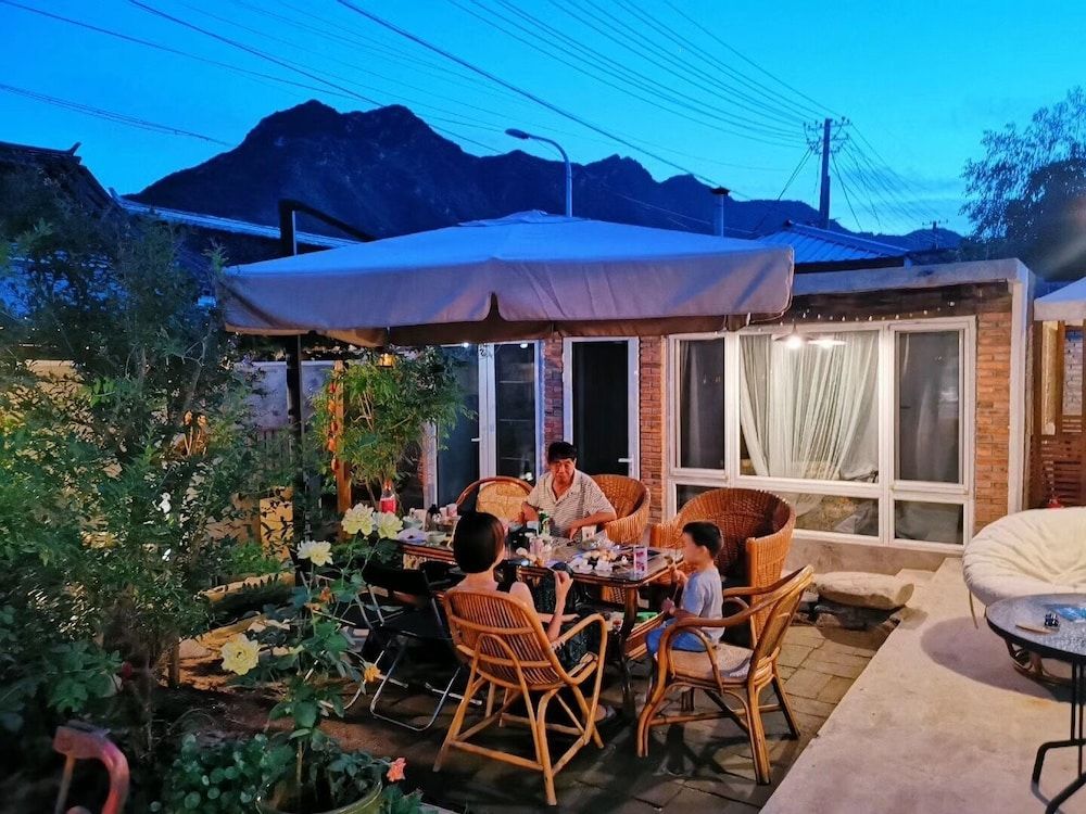 East Inn Traditional House 4