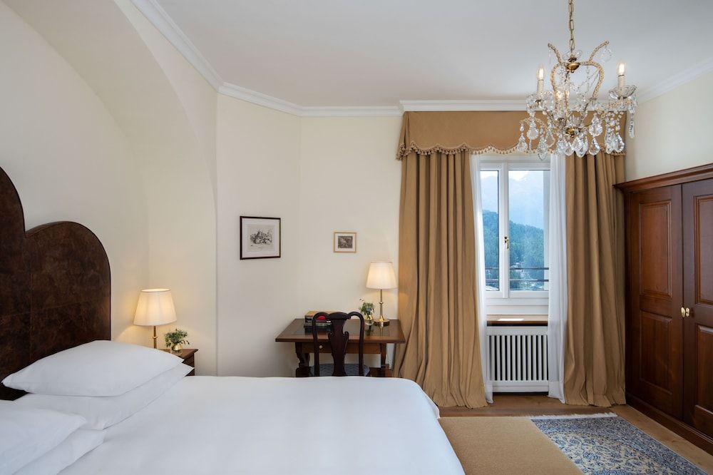 Badrutt's Palace Hotel Suite (Hitchcock)