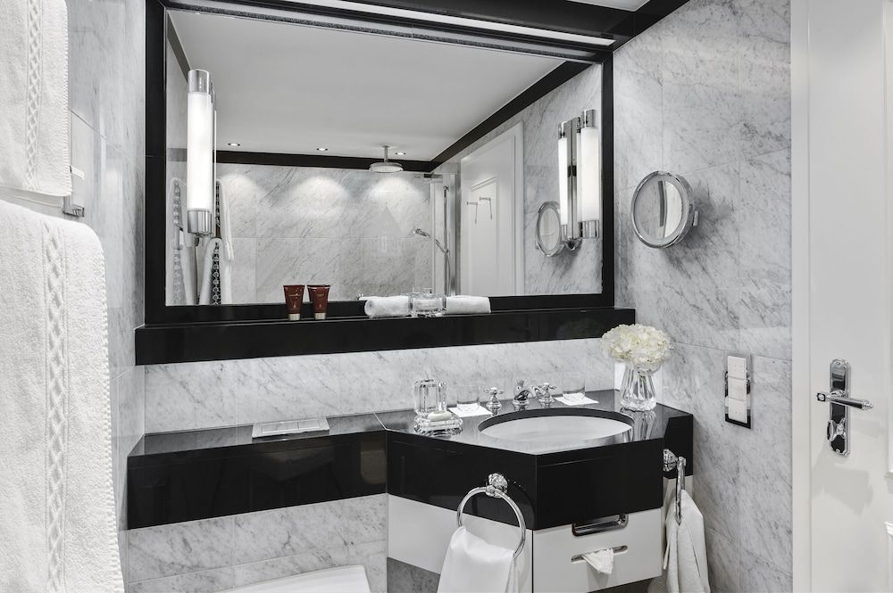 Badrutt's Palace Hotel Superior Double Room, Lake View 4